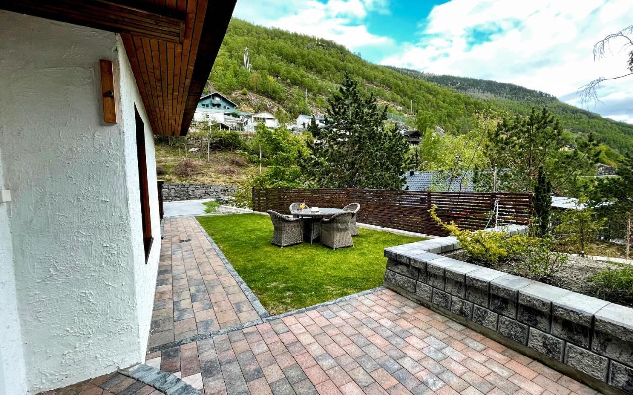 Otnes Fjordside Apartment Aurland Bagian luar foto