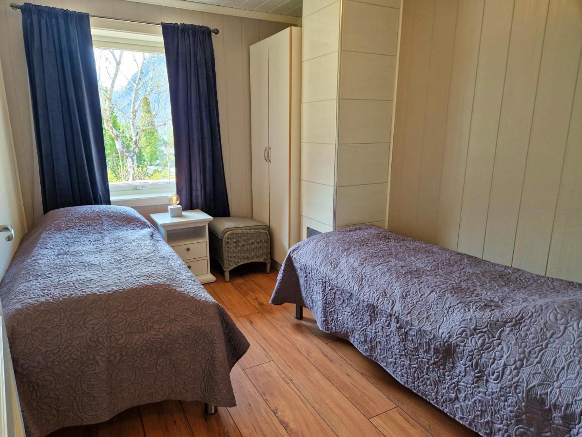 Otnes Fjordside Apartment Aurland Bagian luar foto