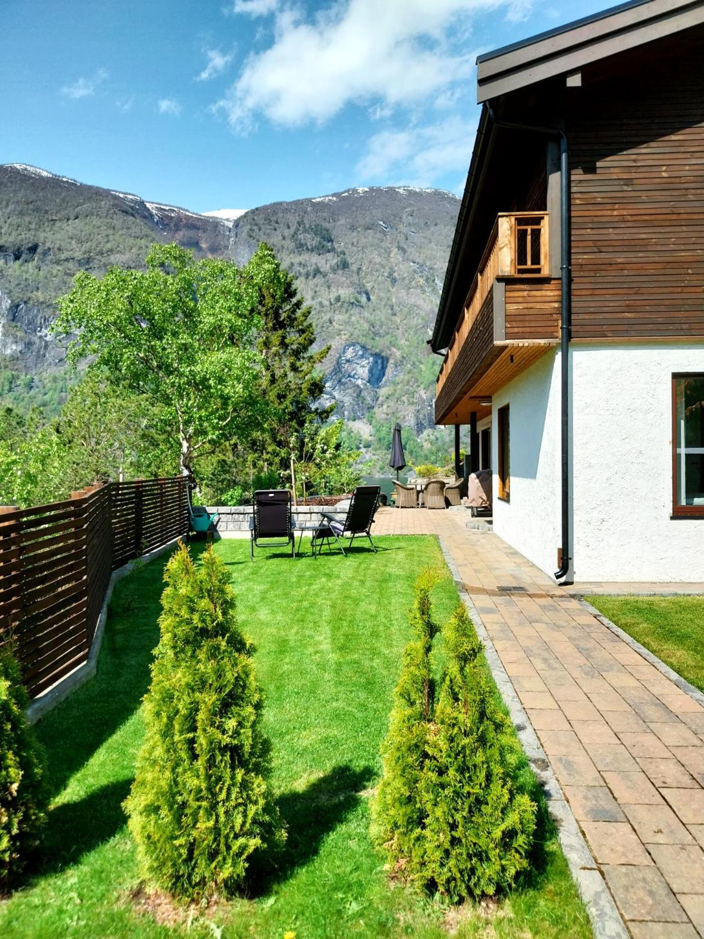 Otnes Fjordside Apartment Aurland Bagian luar foto