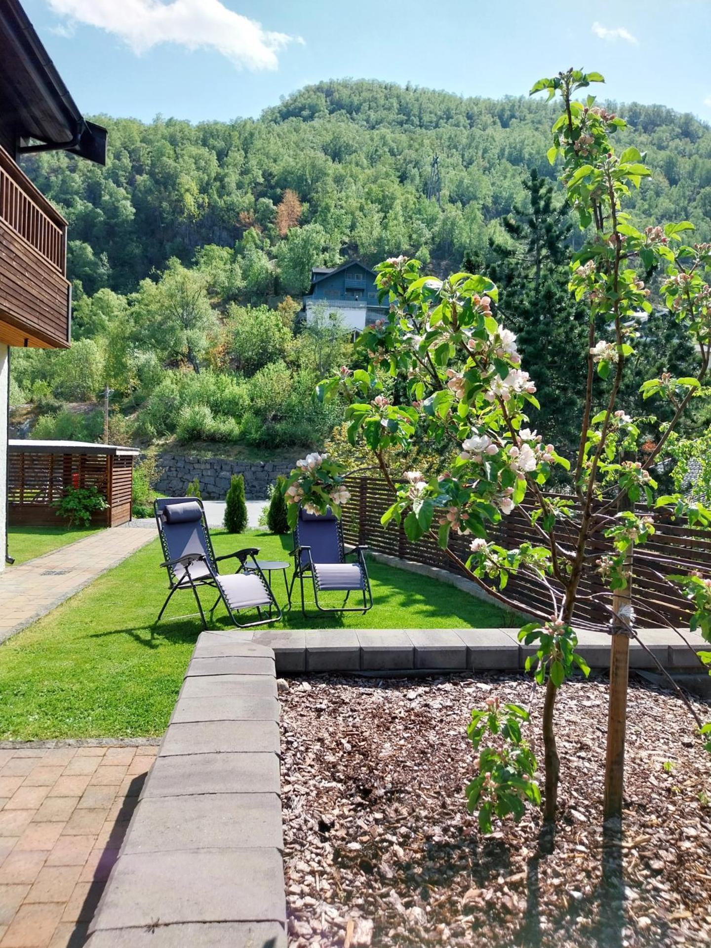 Otnes Fjordside Apartment Aurland Bagian luar foto
